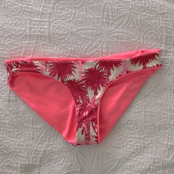 Maaji large bottoms. - Picture 4 of 6